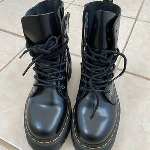 Dr. Martens Jadon Platform Boots - 98% New 💕✨🦋